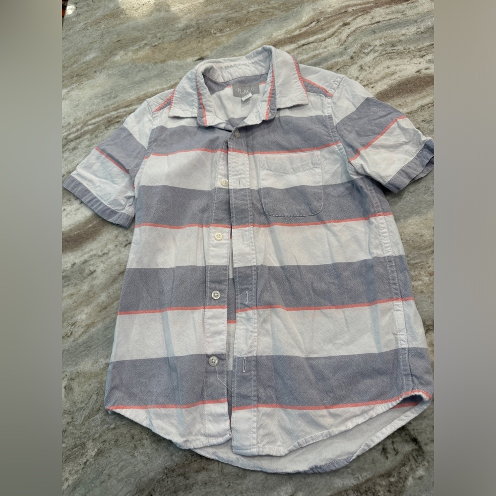 The children’s place boys short sleeve button down shirt size medium